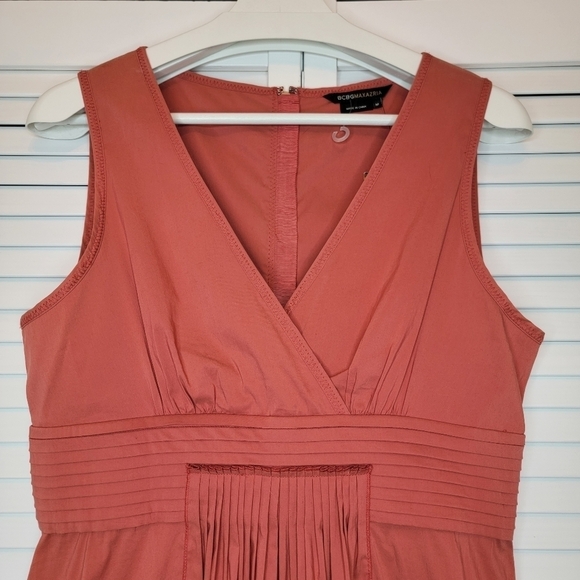 BCBGMAXAZRIA Pleated V Neck Top Sleeveless Woven Cotton Burnt Orange Exposed Zip - Picture 4 of 13